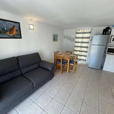 Maison 3 Pieces Avec Mezzanine, Jardin Clos, A 200m De La - - Fr-1-224c-270